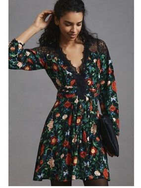 Anthropologie Lacy Floral Plunge V-Neck Mini
Dress Size 8
